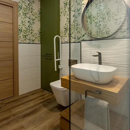 Tenerias Corp, Bajo *