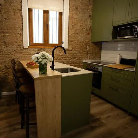 Tenerias Corp, Bajo Lägenhet